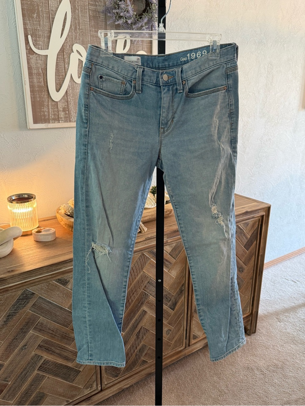 GAP Women's Light Blue Straight-Leg Distressed Jeans